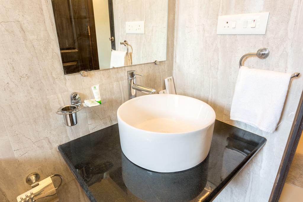 Treebo Trend Zeebo Suites Арпора Екстериор снимка